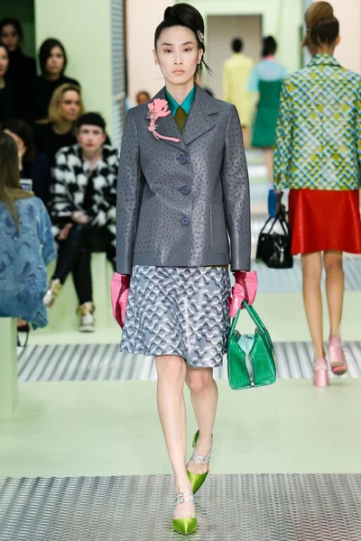 Look 32